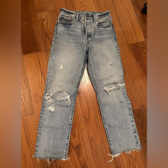 VINTAGE LEVIS HIGH WAISTED CUT OFFS - Picture 6 of 7
